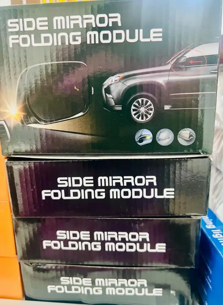 RABATEMMENT DE RETROVISEUR 