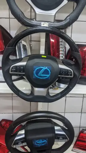 Volant pour tous les modèles sports Lexus en fibre de carbone et cuire avec pavé pour changer de vitesse